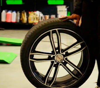 imagen de neumático con rueda